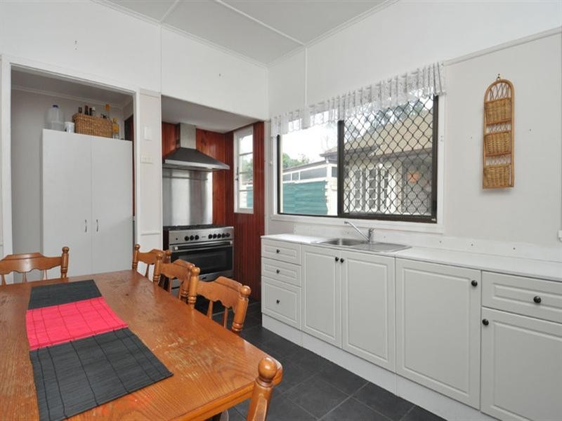 16 Hoolan Street, Stafford QLD 4053