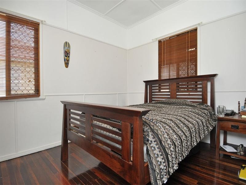 16 Hoolan Street, Stafford QLD 4053