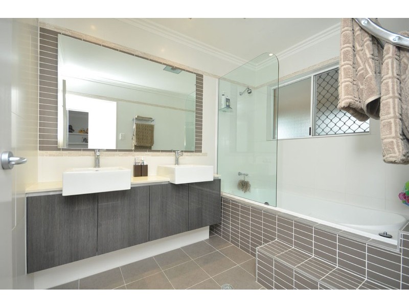 64 Pie Street, Aspley QLD 4034