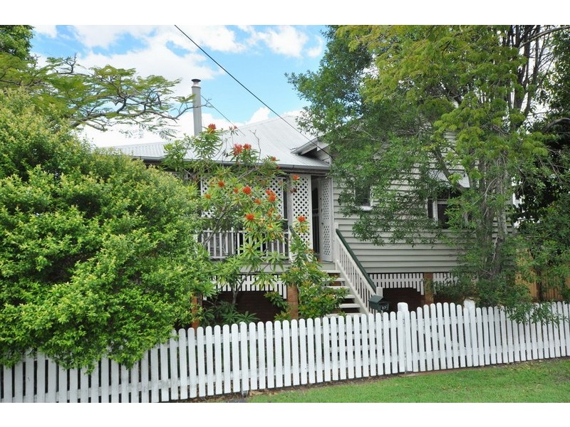 27 Sixth Avenue, Kedron QLD 4031