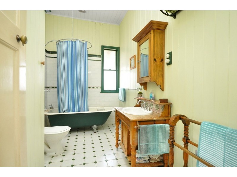 27 Sixth Avenue, Kedron QLD 4031