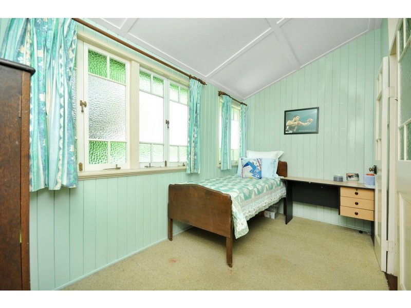 27 Sixth Avenue, Kedron QLD 4031