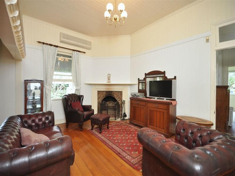 11 Stoneleigh Street, Albion QLD 4010