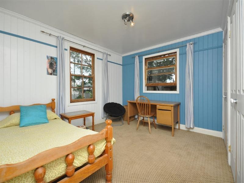 11 Stoneleigh Street, Albion QLD 4010