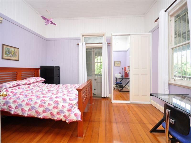 11 Stoneleigh Street, Albion QLD 4010