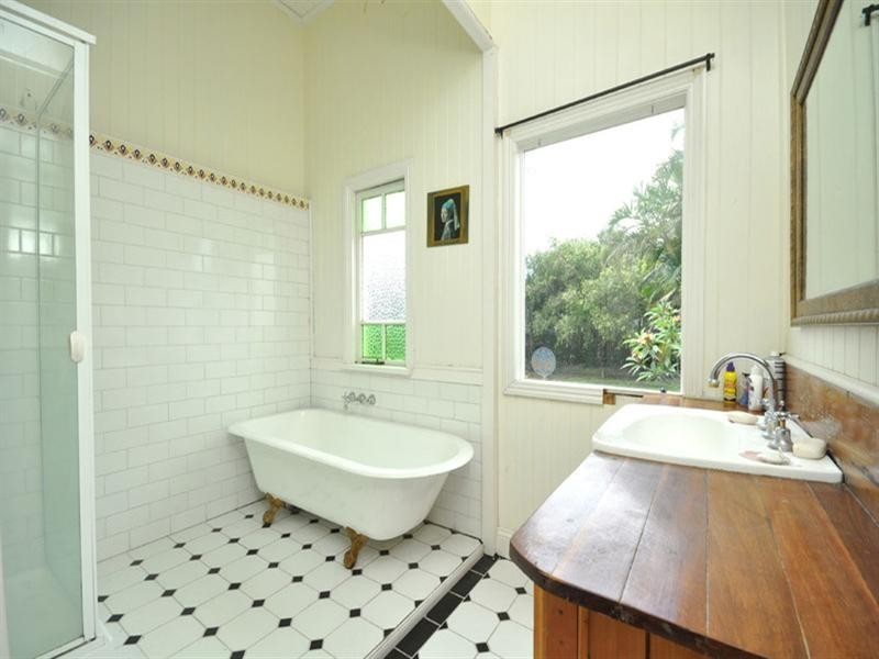 11 Stoneleigh Street, Albion QLD 4010