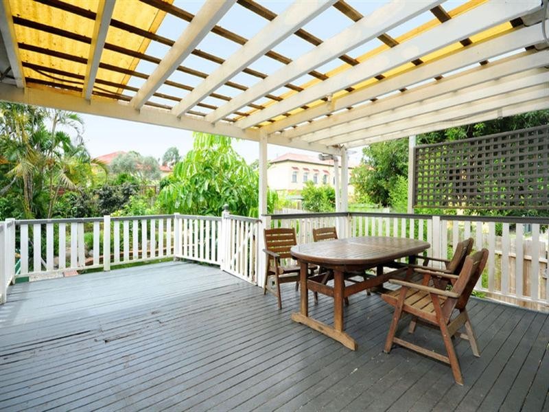 11 Stoneleigh Street, Albion QLD 4010