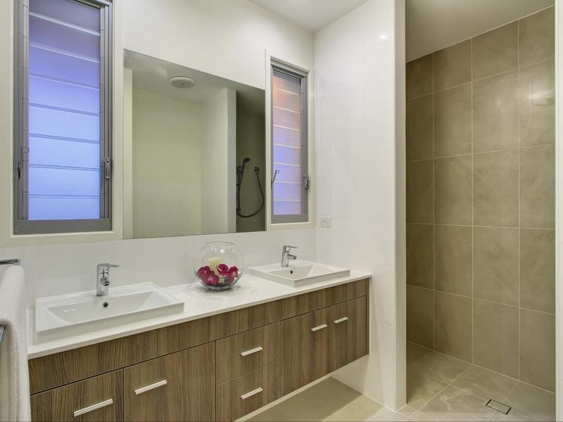 27 Deramore Street, Wavell Heights QLD 4012