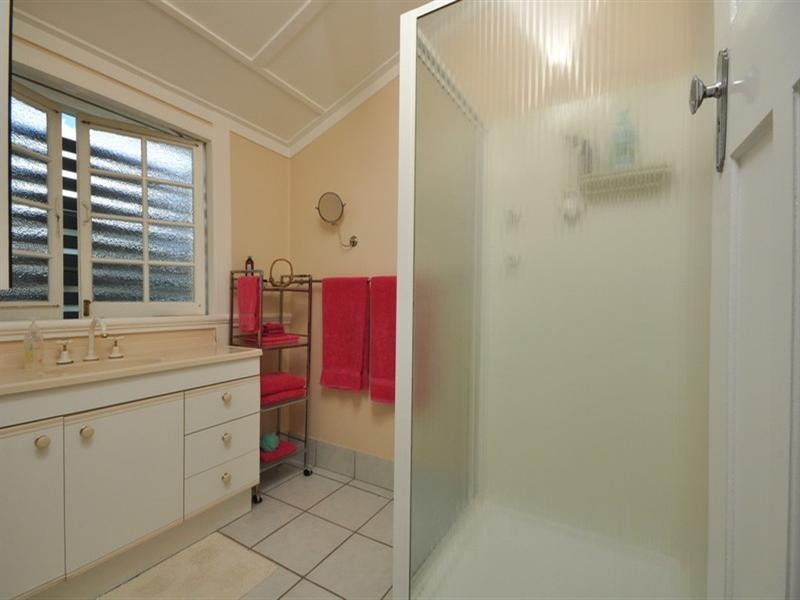 64 Sixth Avenue, Kedron QLD 4031