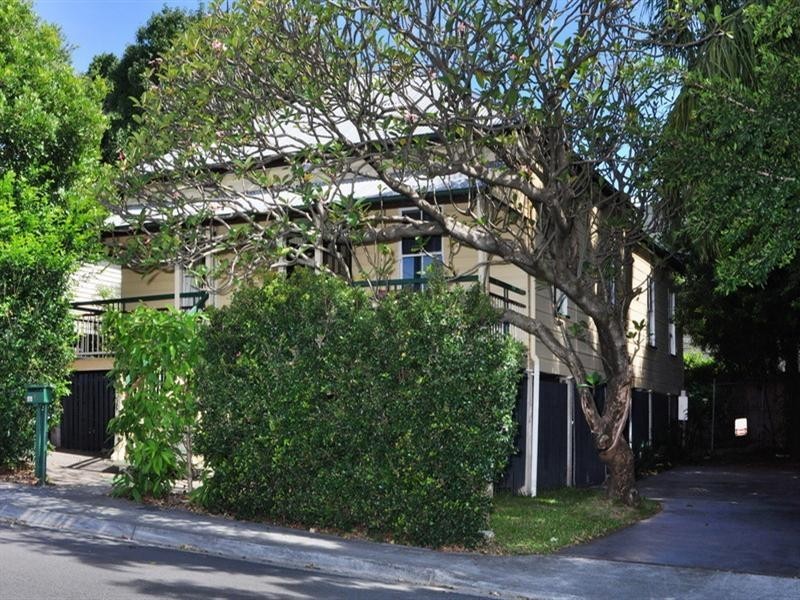 9 Mossgrove Street, Woolloongabba QLD 4102