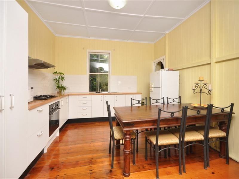 9 Mossgrove Street, Woolloongabba QLD 4102