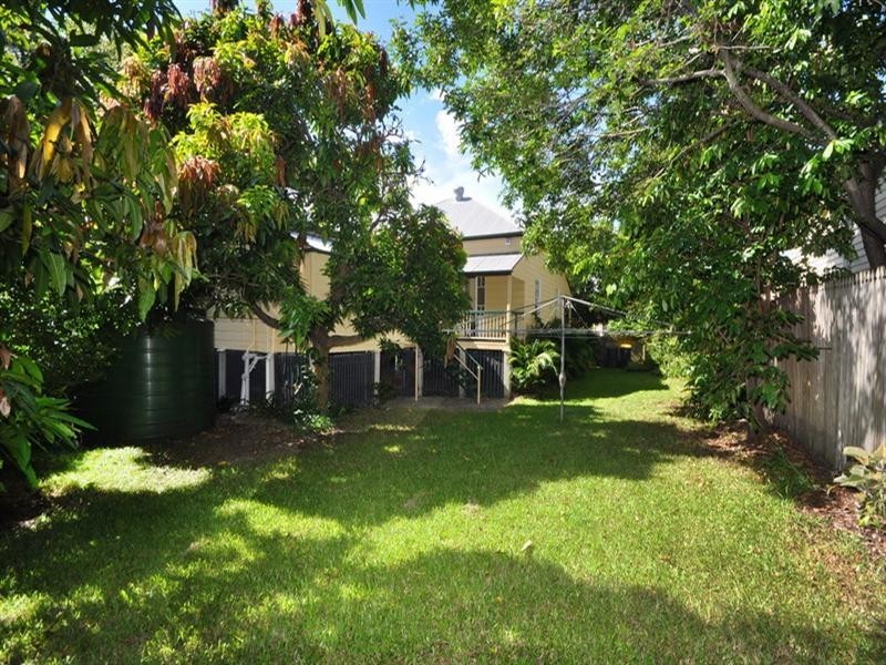 9 Mossgrove Street, Woolloongabba QLD 4102