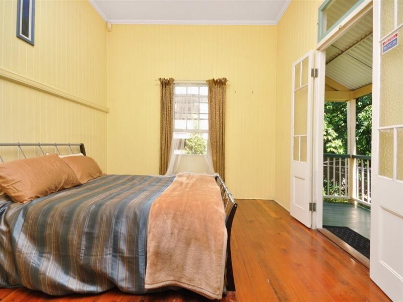 9 Mossgrove Street, Woolloongabba QLD 4102