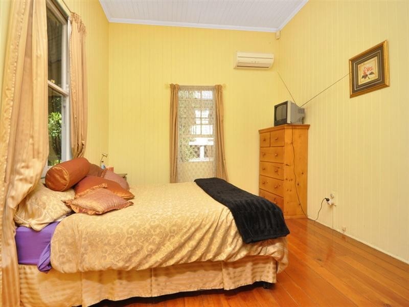 9 Mossgrove Street, Woolloongabba QLD 4102