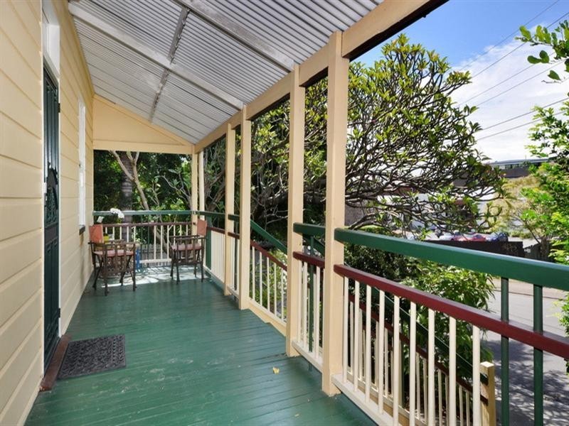 9 Mossgrove Street, Woolloongabba QLD 4102