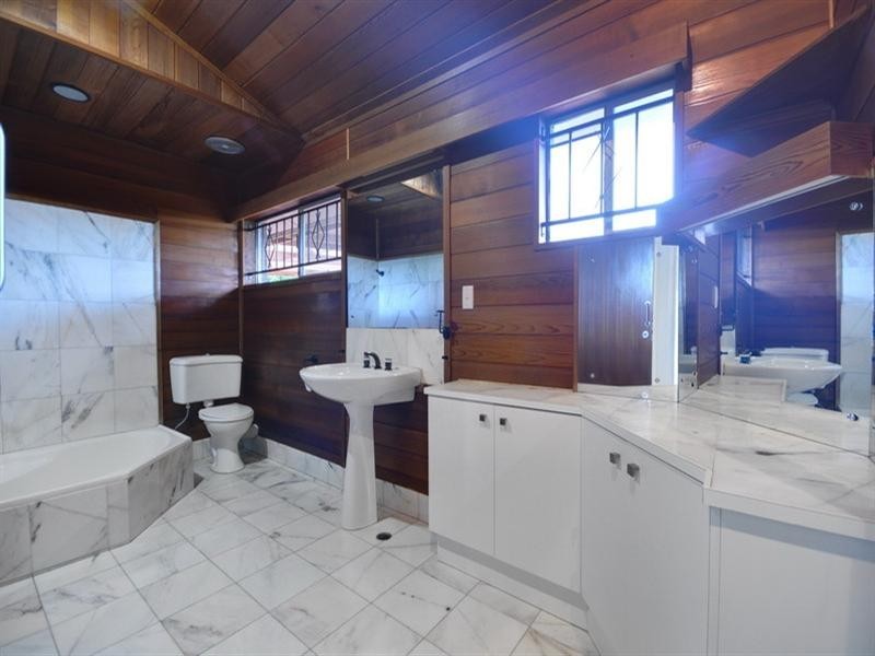 169 Trouts Road, Stafford Heights QLD 4053