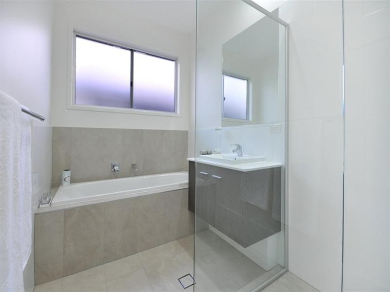 27 Deramore Street, Wavell Heights QLD 4012