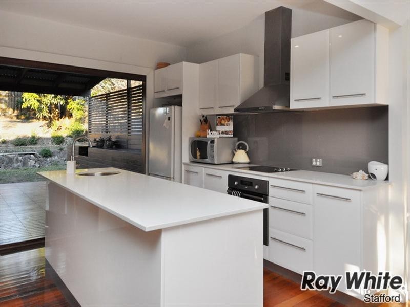 17 Chisholm Street, Stafford Heights QLD 4053