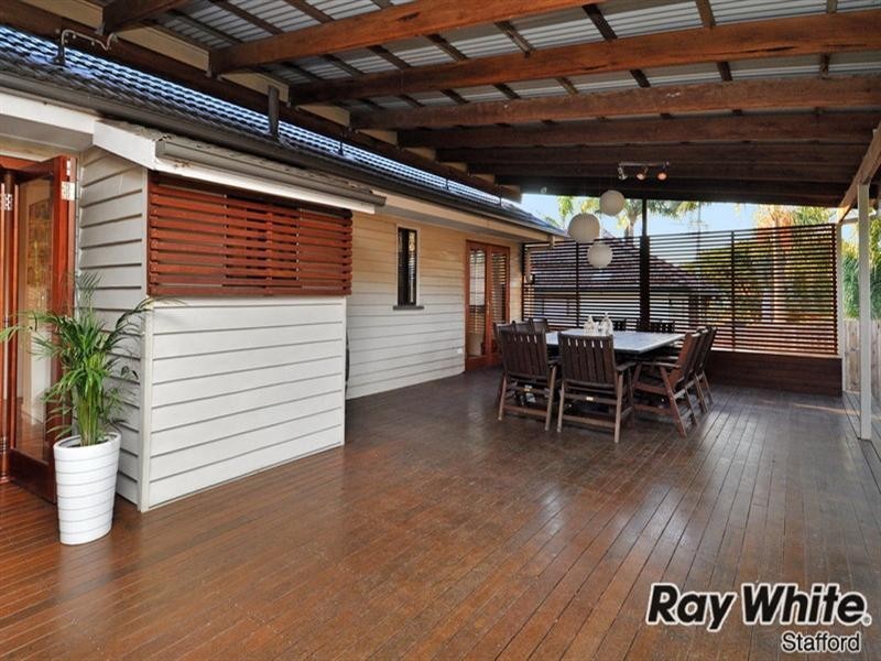 17 Chisholm Street, Stafford Heights QLD 4053