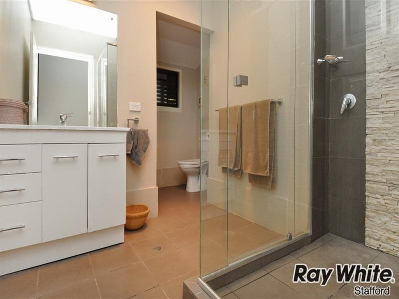 17 Chisholm Street, Stafford Heights QLD 4053