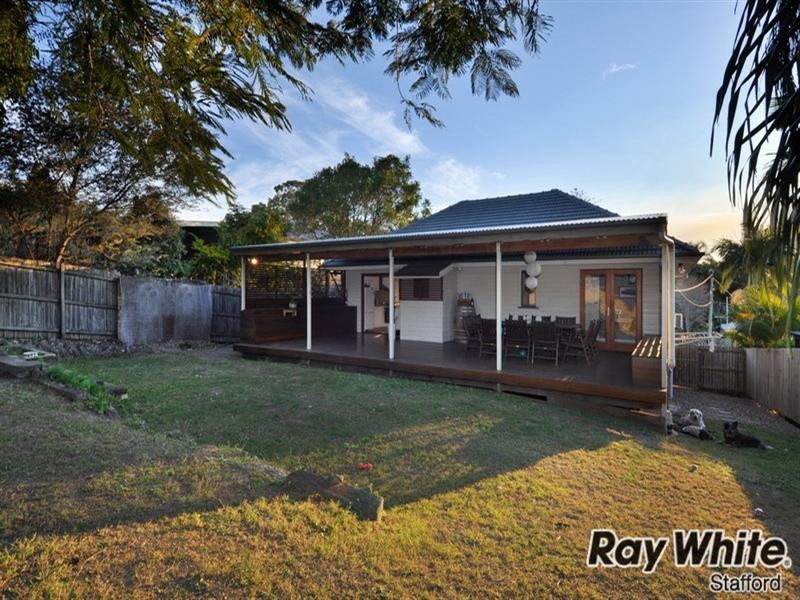 17 Chisholm Street, Stafford Heights QLD 4053