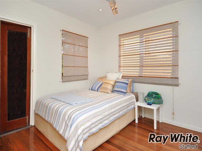 17 Chisholm Street, Stafford Heights QLD 4053