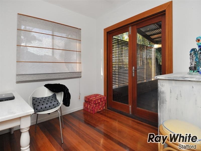 17 Chisholm Street, Stafford Heights QLD 4053