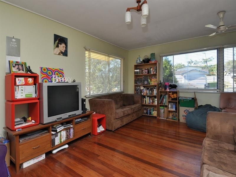 10 Cranbourne Street, Chermside West QLD 4032