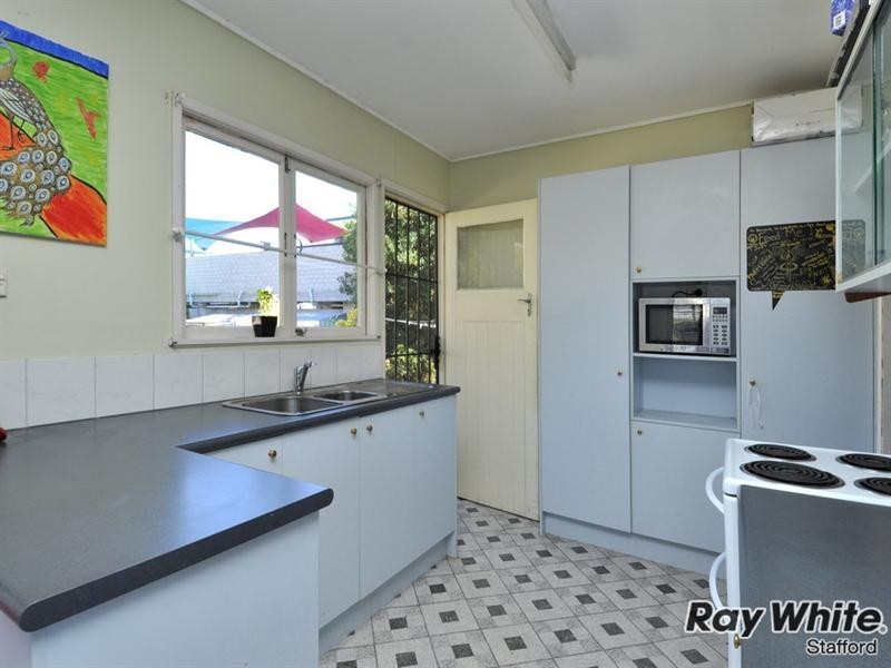 10 Cranbourne Street, Chermside West QLD 4032