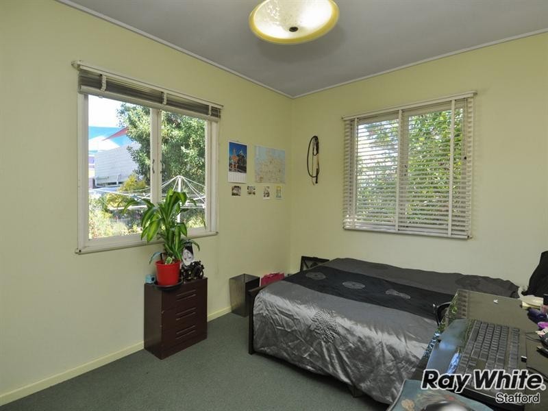 10 Cranbourne Street, Chermside West QLD 4032