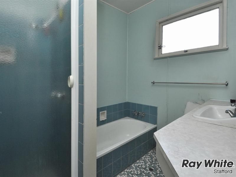 10 Cranbourne Street, Chermside West QLD 4032