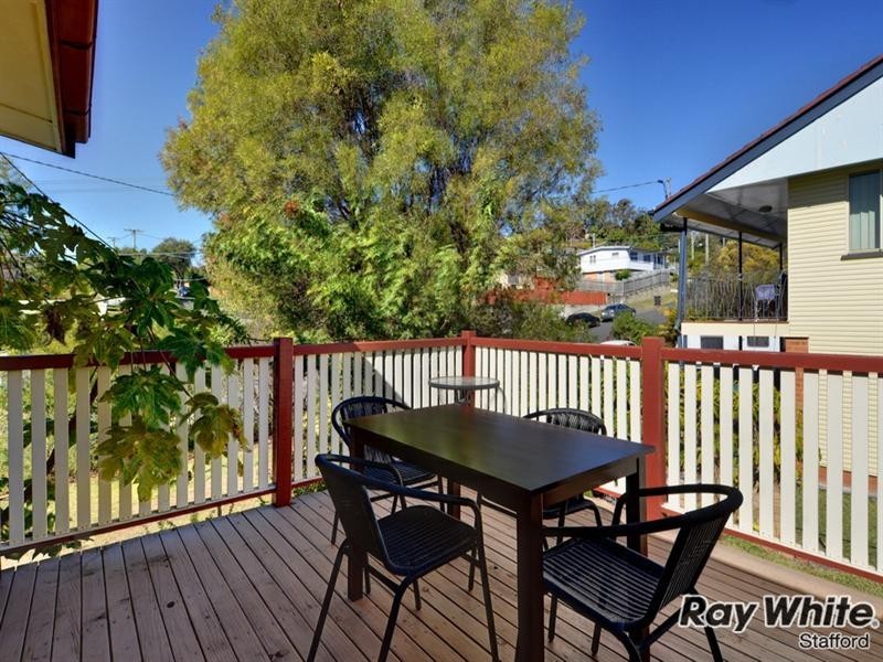 10 Cranbourne Street, Chermside West QLD 4032