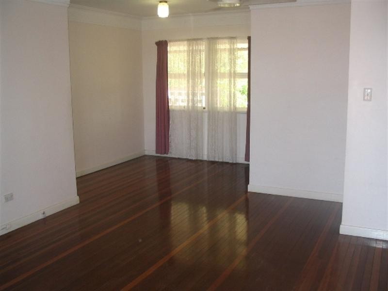 24 Pangeza Street, Stafford Heights QLD 4053