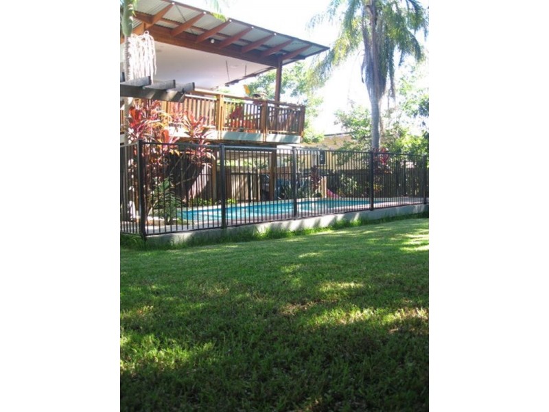 104 Murton Avenue, Holland Park QLD 4121