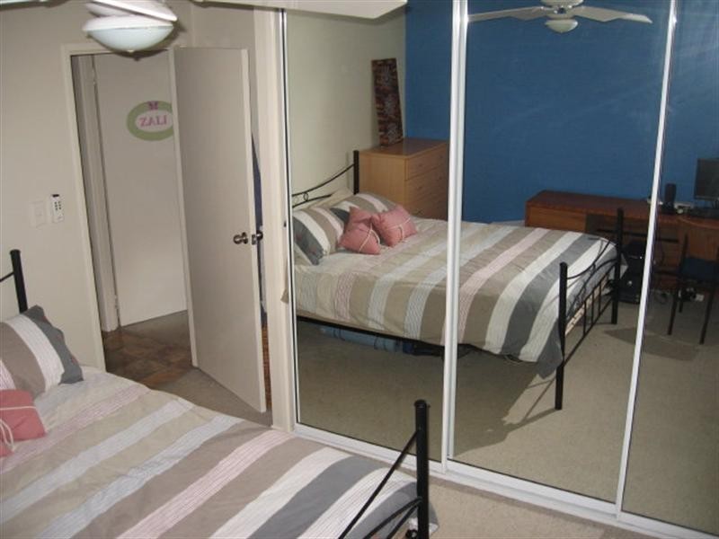 104 Murton Avenue, Holland Park QLD 4121