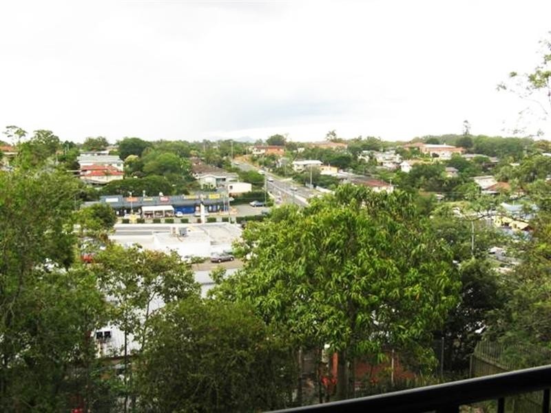 9 Halton Street, Stafford Heights QLD 4053