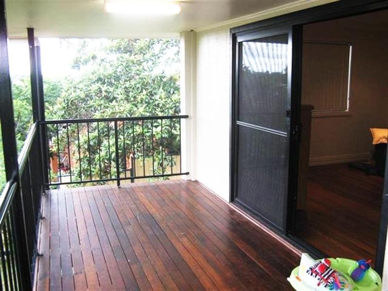 9 Halton Street, Stafford Heights QLD 4053