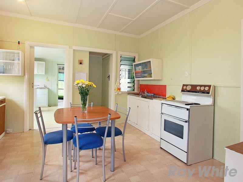 18 Chisholm Street, Stafford Heights QLD 4053