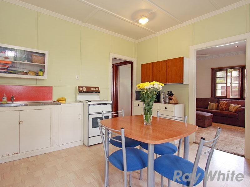 18 Chisholm Street, Stafford Heights QLD 4053