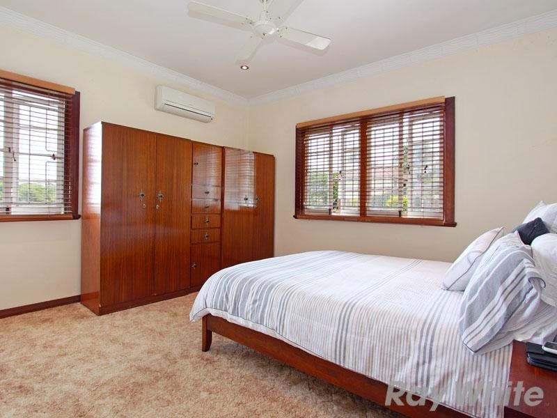 18 Chisholm Street, Stafford Heights QLD 4053