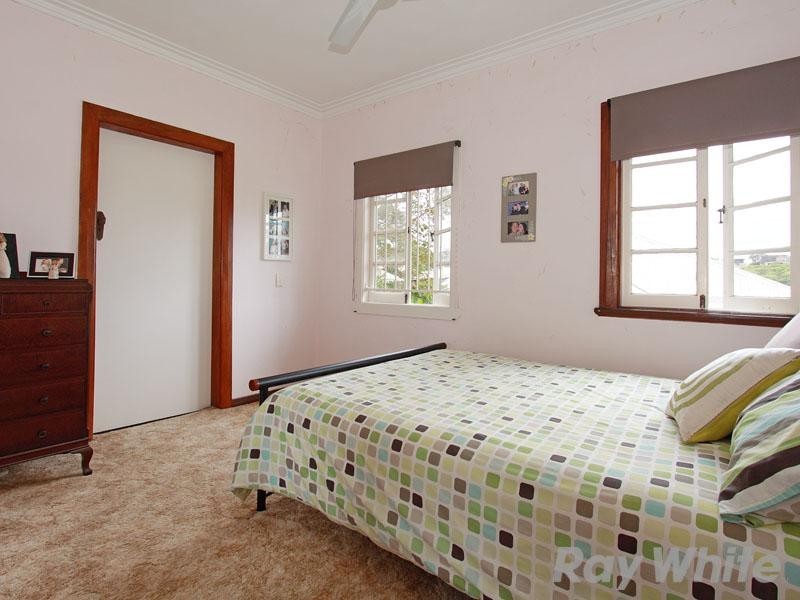 18 Chisholm Street, Stafford Heights QLD 4053