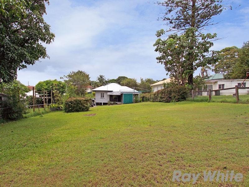 18 Chisholm Street, Stafford Heights QLD 4053