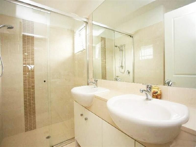 3/10 Burton Street, Indooroopilly QLD 4068