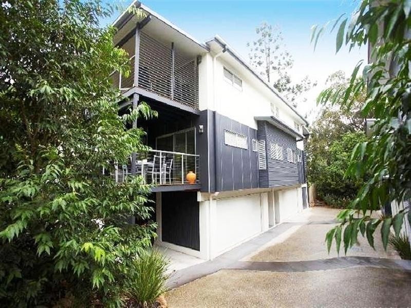 3/10 Burton Street, Indooroopilly QLD 4068