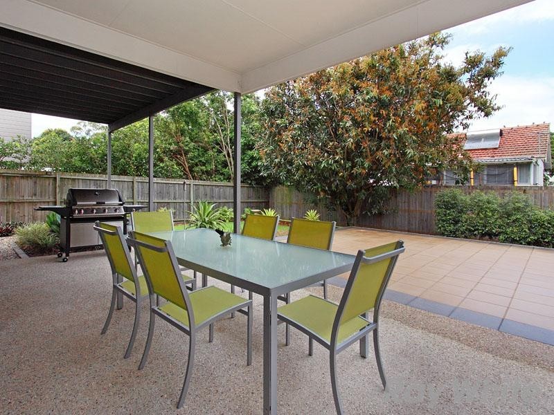 17 Broula Street, Stafford Heights QLD 4053