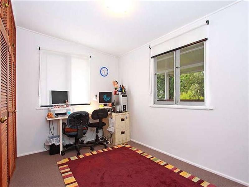 33 Kinnerton Street, Chermside West QLD 4032