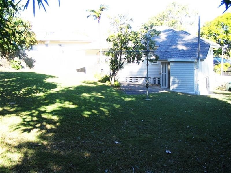 23 Burrowa Street, Stafford QLD 4053