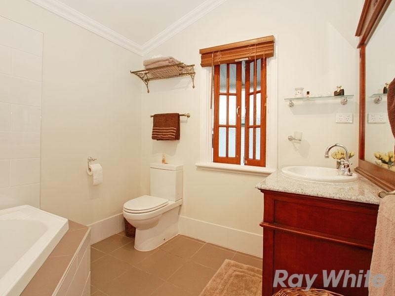 35 Eleventh Avenue, Kedron QLD 4031