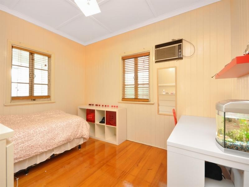 6 Waroon Street, Stafford QLD 4053