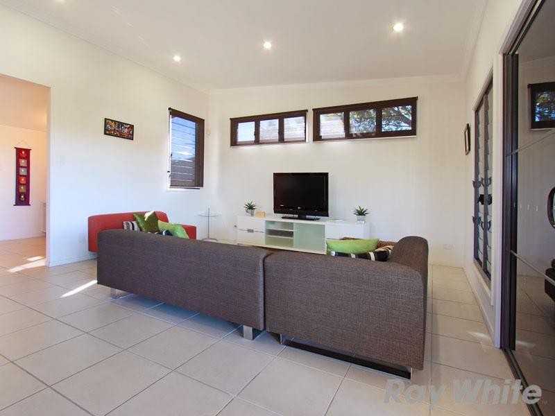 7 Bayview Street, Stafford Heights QLD 4053